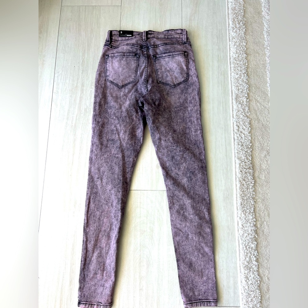 Fashion nova “it’s giving high stretch curvy skinny jeans” lilac acid wash
